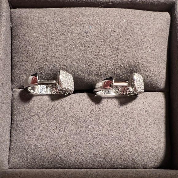 New Effy 14k White Gold .875 Carat Diamond Pave Huggies Earrings - Picture 4 of 6